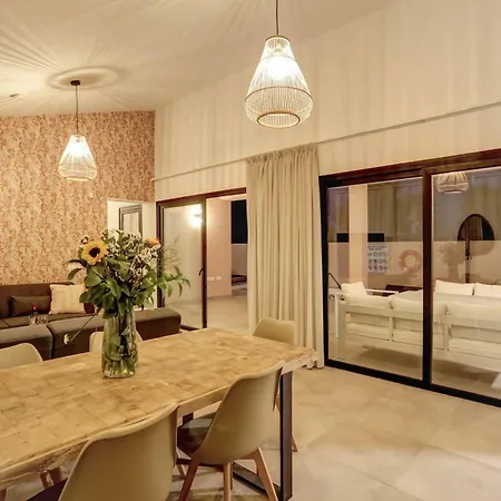 Picasso Caleta Villa