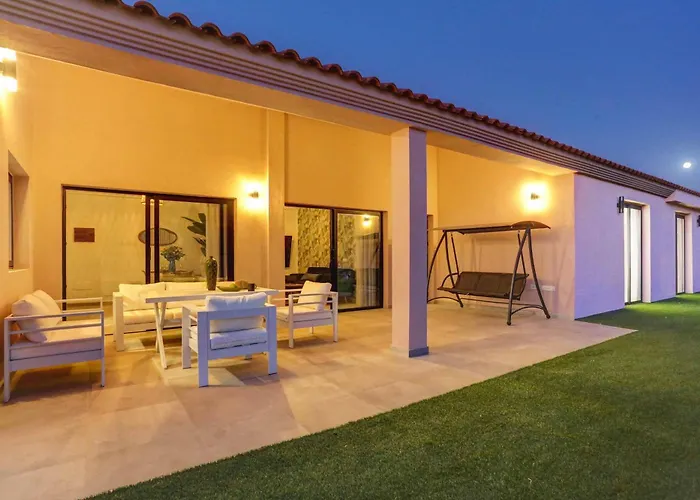 Picasso Caleta Villa