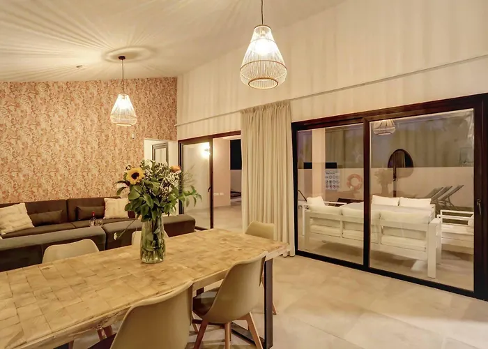 Picasso Caleta Villa