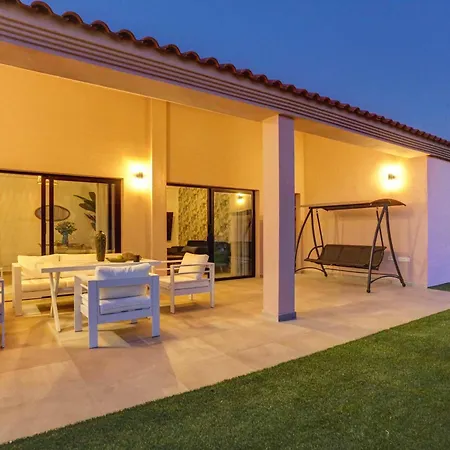 Picasso Caleta Villa